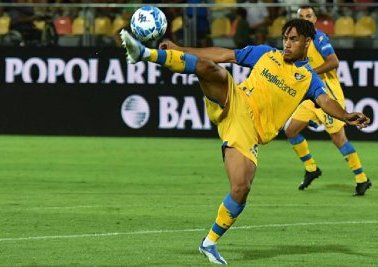 Serie B&nbsp;: Anthony Oyono décisif, Frosinone arrache un nul spectaculaire face à Catanzaro